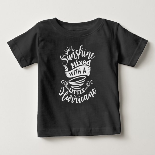 Sonnenschein gemischt mit einem kleinen Hurrikan,  Baby T-shirt (Vorderseite)