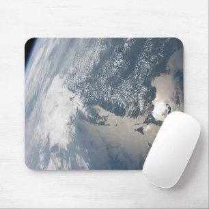 Sonnenschein im Wasser der Erde. Mousepad