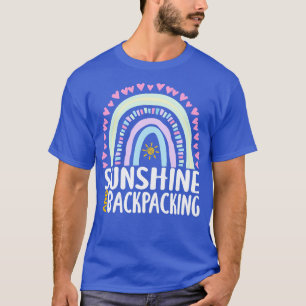 Sonnenschein und Backpackung Niedliches Regenbogen T-Shirt