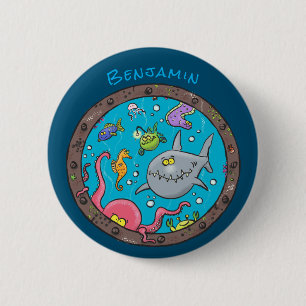Sonnenseebewohner unter Wasser zeichnend Cartoon Button