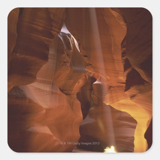 Sonnenstrahlen auf dem Canyon-Boden Quadratischer Aufkleber (Vorderseite)