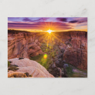 Sonnenstrahlen in Canyon de Chelly, AZ Postkarte