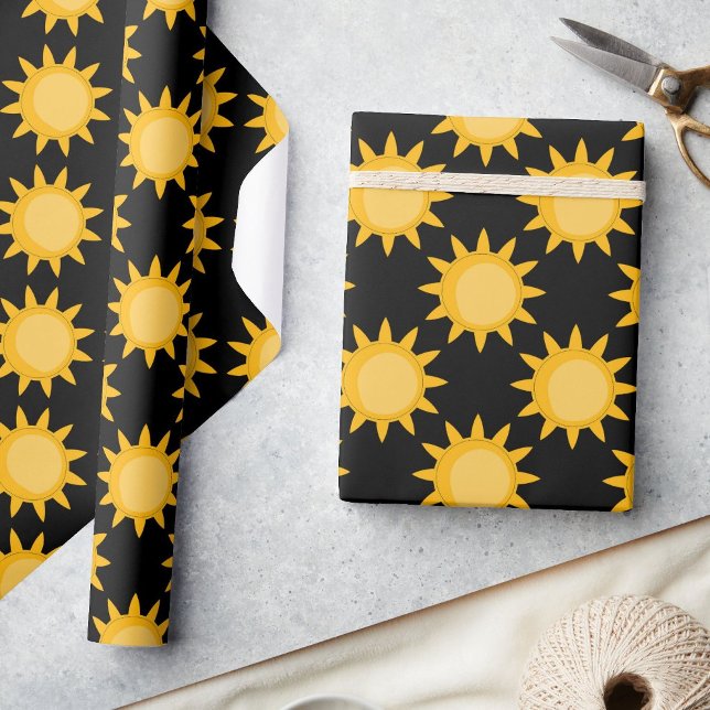 Sonnenstrahlung auf schwarzem Muster Geschenkpapier (Von Creator hochgeladen)
