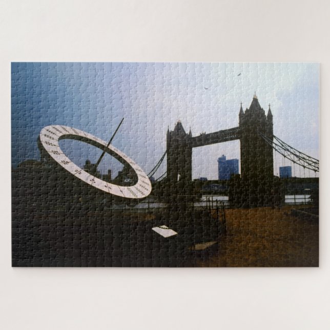 Sonnenstuhl an der Tower Bridge. Puzzle (Horizontal)
