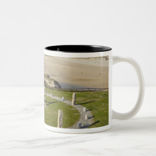 Sonnenuhr und Perran Beach, Perranporth, Cornwall, Zweifarbige Tasse
