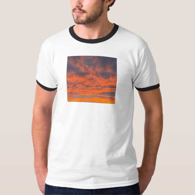 Sonnenuntergang am Feuer T-Shirt (Vorderseite)