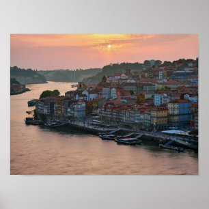 Sonnenuntergang am Fluss in Porto Portugal Poster