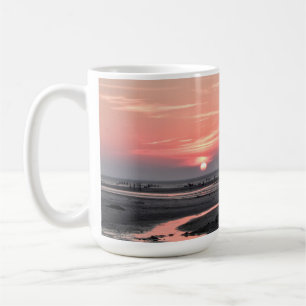 Sonnenuntergang am Strand von Mayflower Kaffeetasse