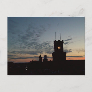Sonnenuntergang an der Postkarte des Uhrturms
