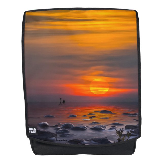 Sonnenuntergang an einer Felsenküste Rucksack (Vorderseite)