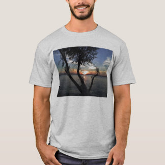 Sonnenuntergang auf Calaveras See T-Shirt