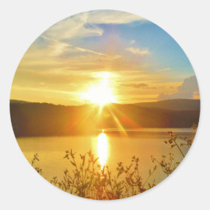 Sonnenuntergang auf dem Bergsee Arrowhead Runder Aufkleber