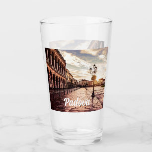 Sonnenuntergang auf dem Platz Padova in Italien Glas