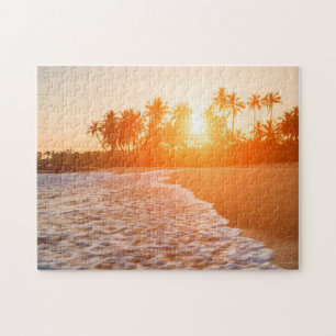 Sonnenuntergang auf dem Strand mit Puzzle