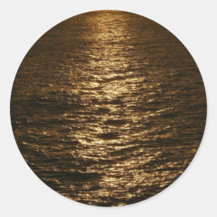 Sonnenuntergang auf dem Wasser Abstrakte Ozeanfoto Runder Aufkleber