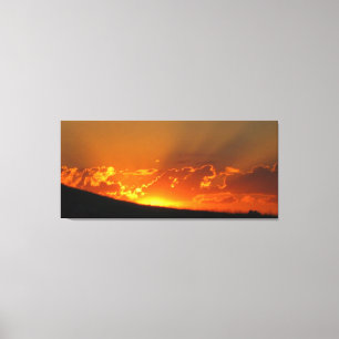 Sonnenuntergang auf den am Horizont zerklüfteten L Leinwanddruck