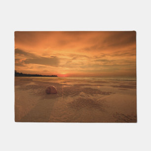 Sonnenuntergang auf einem thailändischen Strand Fußmatte
