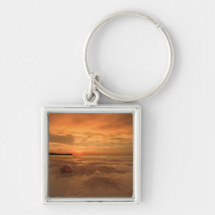 Sonnenuntergang auf einem thailändischen Strand Schlüsselanhänger