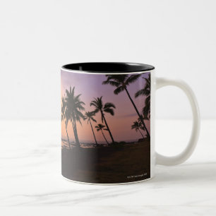 Sonnenuntergang auf Kahaluu Bucht in Kona, Hawaii Zweifarbige Tasse