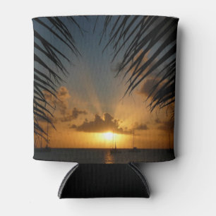 Sonnenuntergang durch die tropische Küste der Palm Dosenkühler