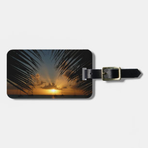 Sonnenuntergang durch die tropische Küste der Palm Gepäckanhänger