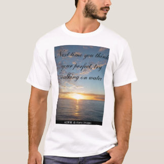 Sonnenuntergang, folgendes Mal denken Sie Ihr T-Shirt