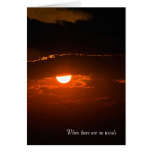 Sonnenuntergang Glühen in Wolken Beileid