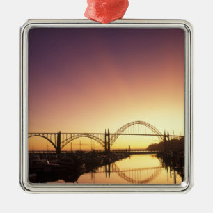 Sonnenuntergang hinter der Newport Bridge, Oregon Ornament Aus Metall