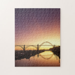 Sonnenuntergang hinter der Newport Bridge, Oregon Puzzle