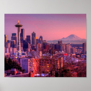 Sonnenuntergang hinter Seattle Skyline von Kerry P Poster