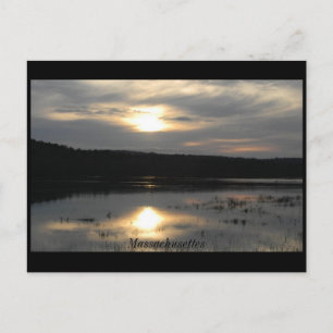 Sonnenuntergang in dem Fluss, MA Postkarte