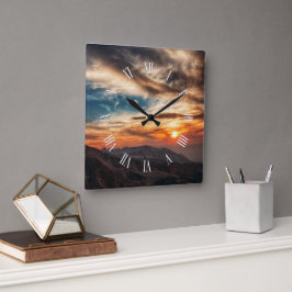 Sonnenuntergang in den rauchigen Bergen Quadratische Wanduhr