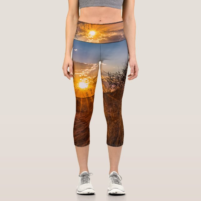 Sonnenuntergang in der Kalahari-Wüste, Namibia Capri Leggings (Vorderseite)