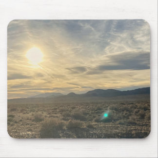 Sonnenuntergang in der Nevada-Wüste – Goldener Him Mousepad