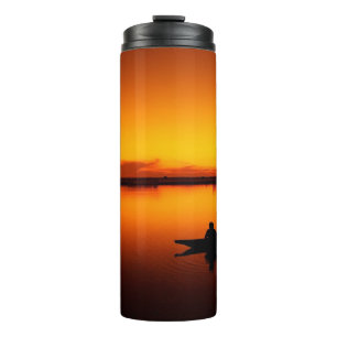Sonnenuntergang Landschaft mit einem Boot-68465 Thermosbecher
