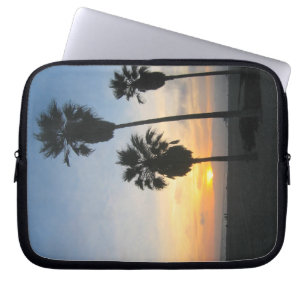 Sonnenuntergang mit Palmen am Strand von Venedig K Laptopschutzhülle