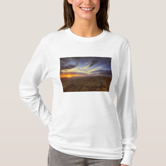 Sonnenuntergang, südlich des Grand Canyon, Grand T-Shirt (Vorderseite)
