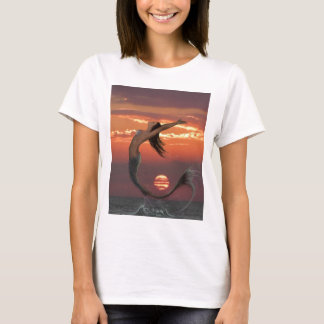 Sonnenuntergang-Tanz-Meerjungfrau-Kunst T-Shirt