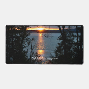 Sonnenuntergang über dem Forest Lake Desk Mat Schreibtischunterlage
