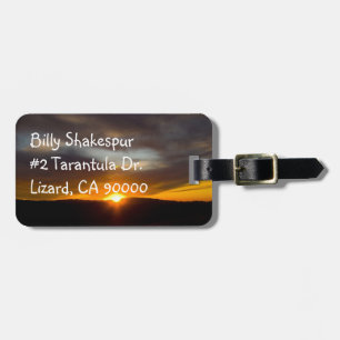 Sonnenuntergang über dem Hügel Gepäckanhänger