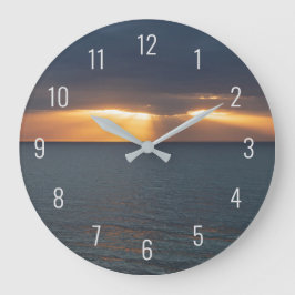 Sonnenuntergang über dem Ozean, der durch die Wolk Große Wanduhr