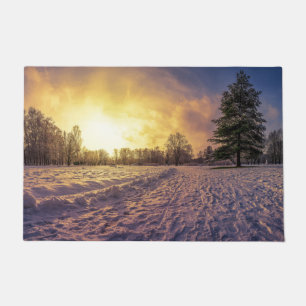 Sonnenuntergang über dem schneebedeckten Winterpar Fußmatte
