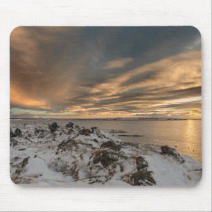 Sonnenuntergang über dem See Myvatn, Island Mousepad