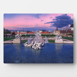 Sonnenuntergang über dem Springbrunnen in Wien Fotoplatte