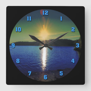 Sonnenuntergang über dem Wasser Quadratische Wanduhr
