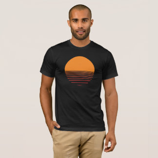 Sonnenuntergang über dem Wasserentwurf T-Shirt