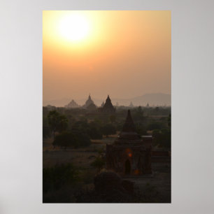 Sonnenuntergang über den Bagan-Tempeln – Myanmar F Poster