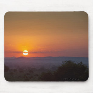 Sonnenuntergang über der afrikanischen Landschaft Mousepad