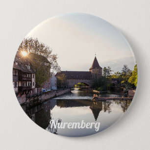 Sonnenuntergang über der alten mittelalterlichen B Button