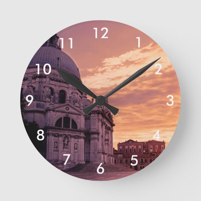 Sonnenuntergang über der Basilika von Venedig Runde Wanduhr (Vorderseite)